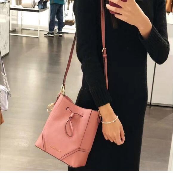 Michael Kors Dusty Pink Rose Pebbled Leather Bucket Crossbody Bag Valentine - Picture 4 of 16
